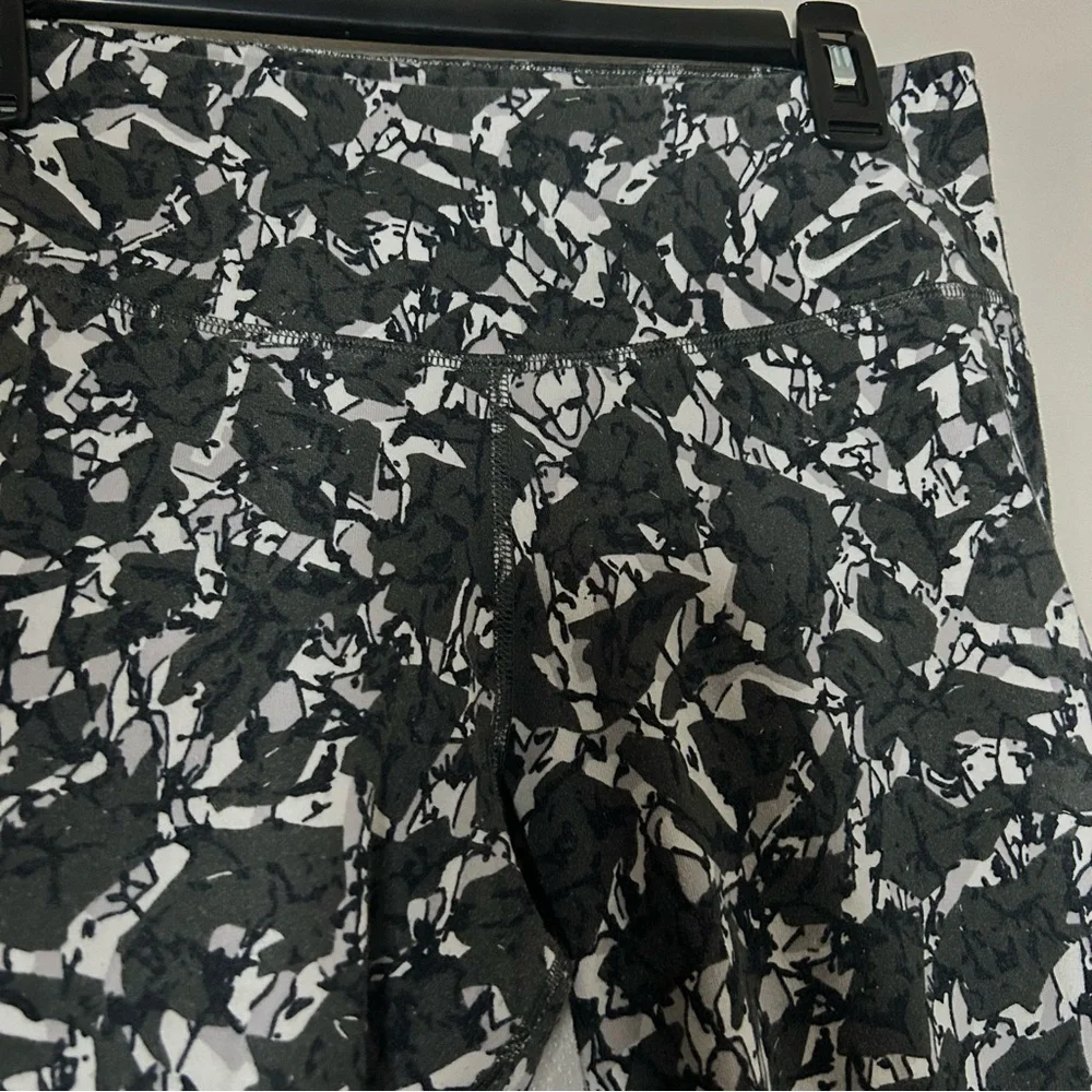 Nike Dri Fit leggings - Picture 3 of 6